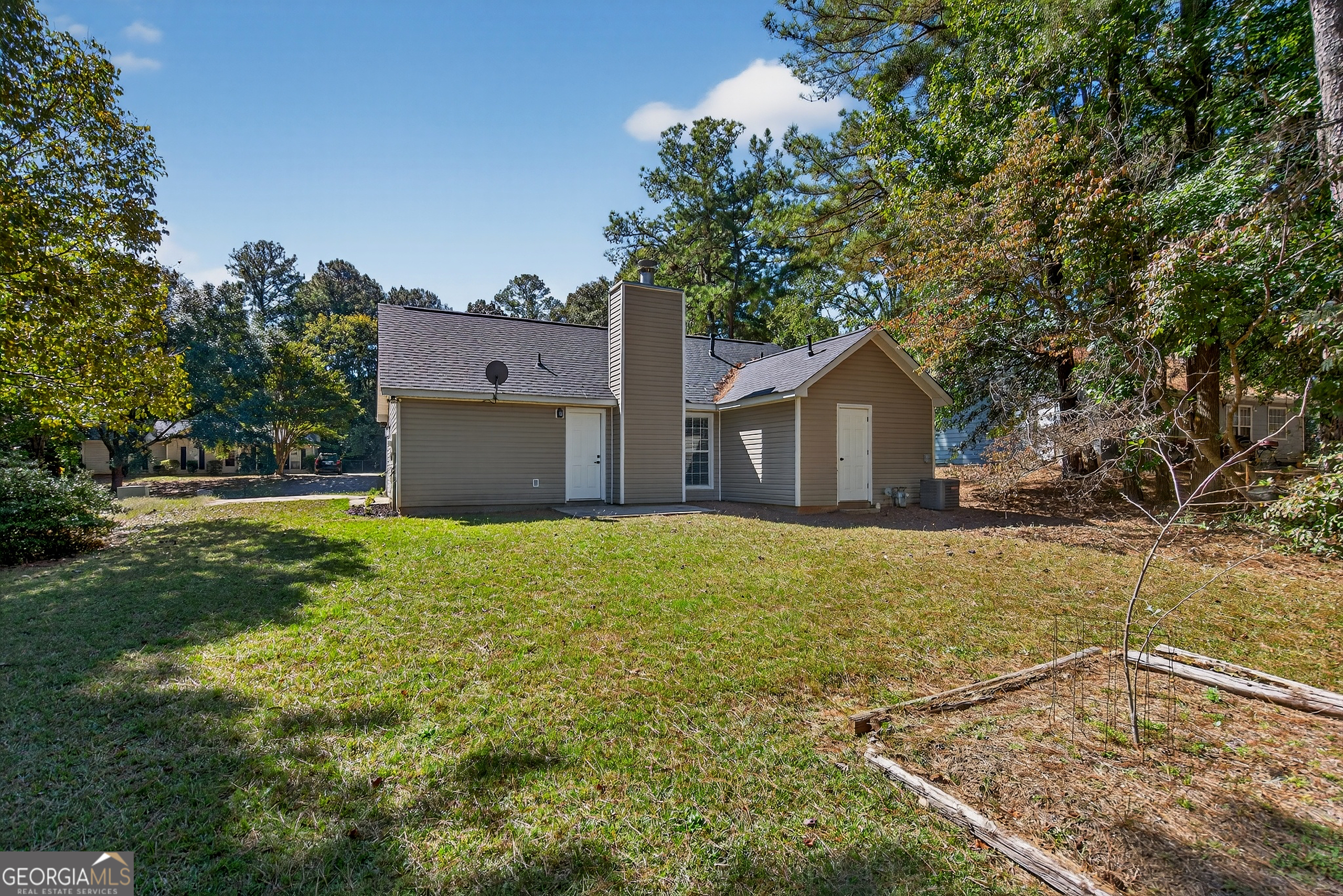 105 Ridgefield Drive LaGrange, GA 30241 - Photo 17 of 18 a house view with a outdoor space