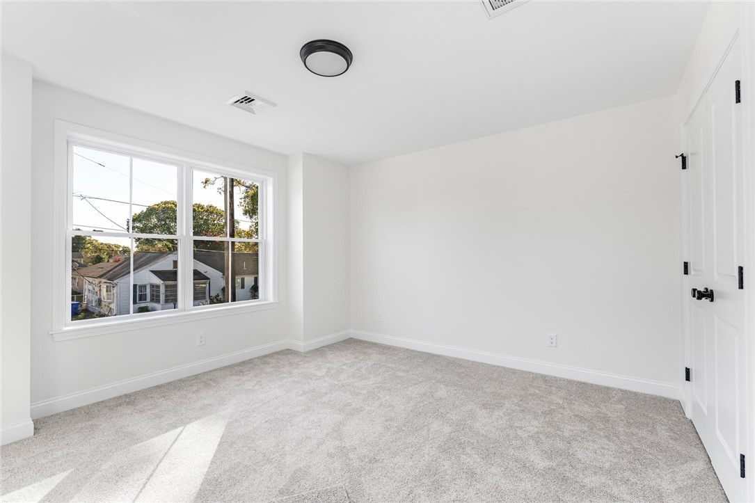 83 Pine Crest Drive East Providence, RI 02915 - Photo 12 of 25