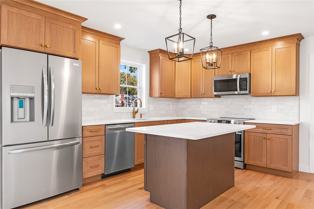 83 Pine Crest Drive East Providence, RI 02915 - Photo 3 of 25