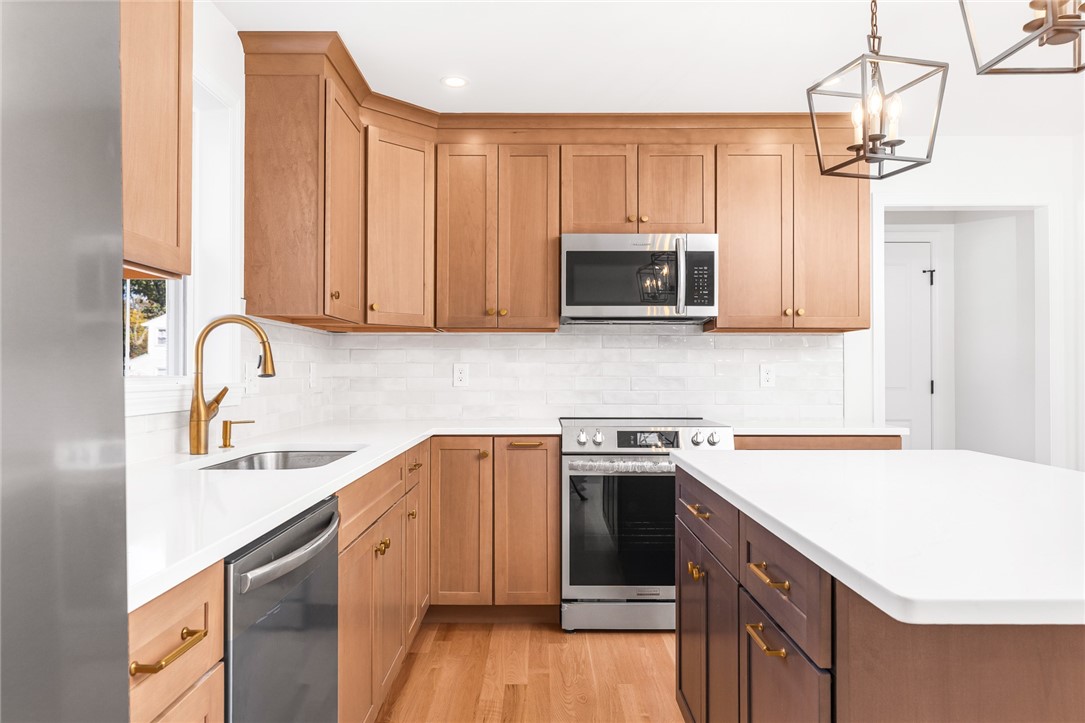 83 Pine Crest Drive East Providence, RI 02915 - Photo 4 of 25