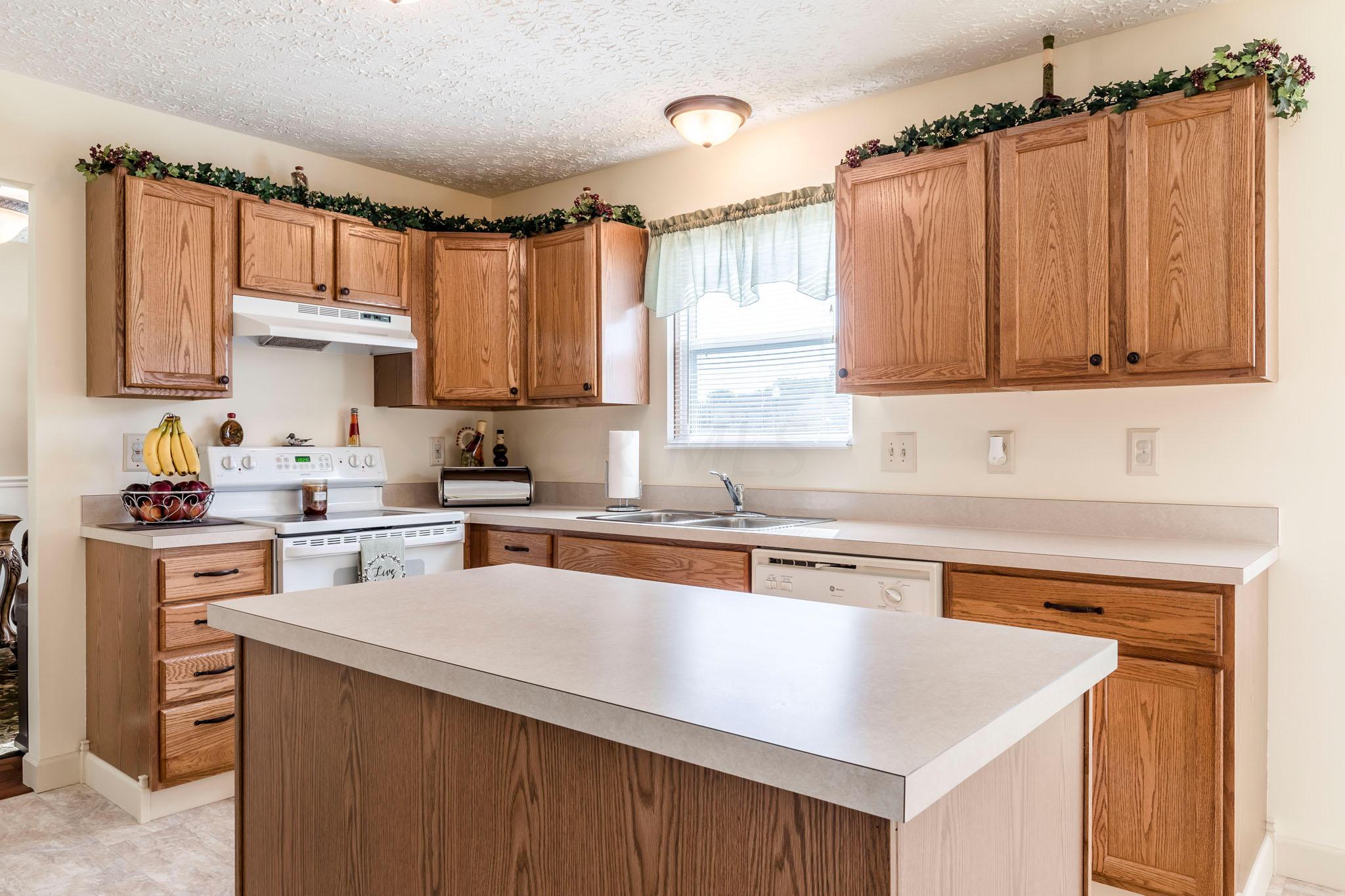 7931 Rodebaugh Road Reynoldsburg, OH 43068 - Photo 12 of 30