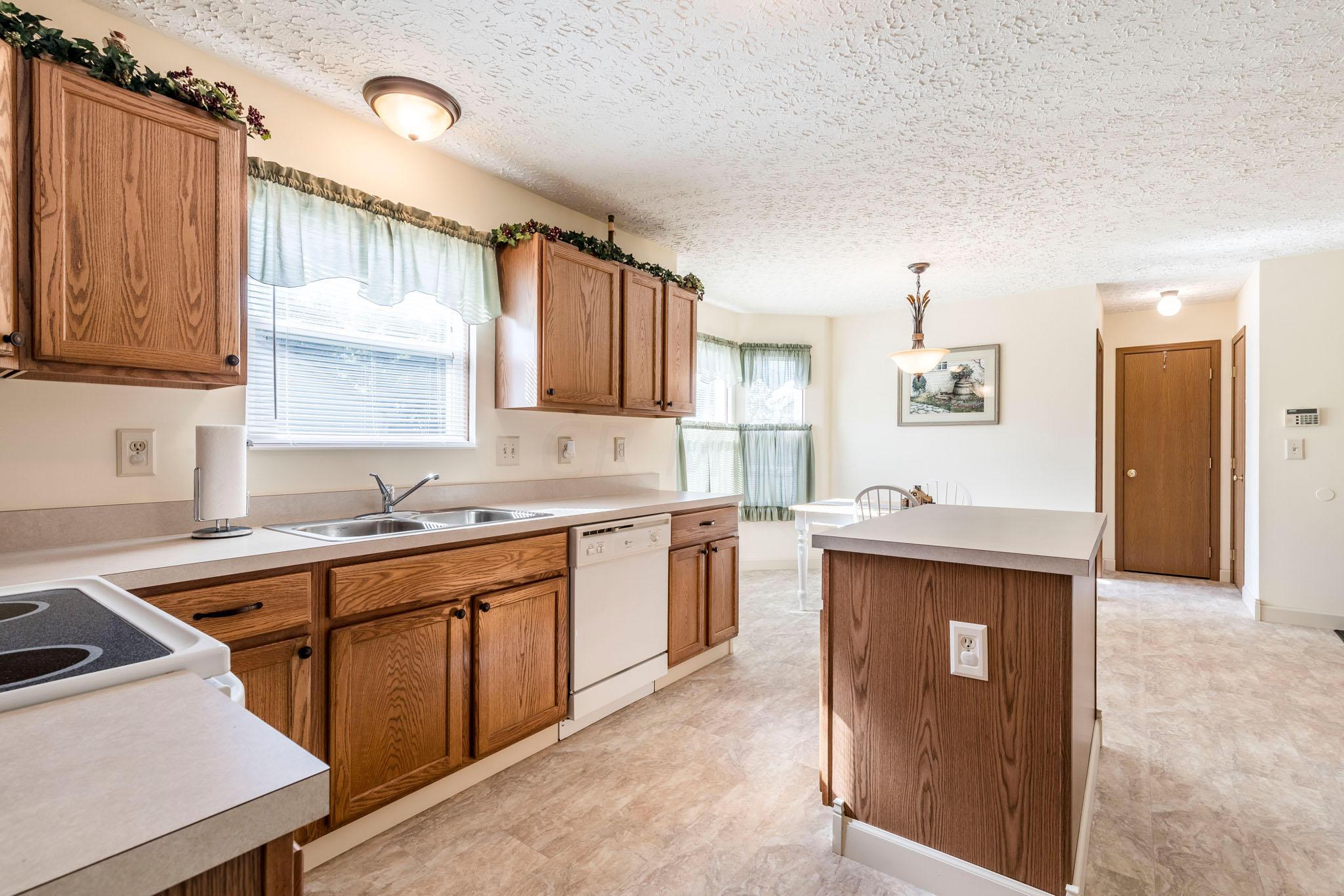 7931 Rodebaugh Road Reynoldsburg, OH 43068 - Photo 9 of 30