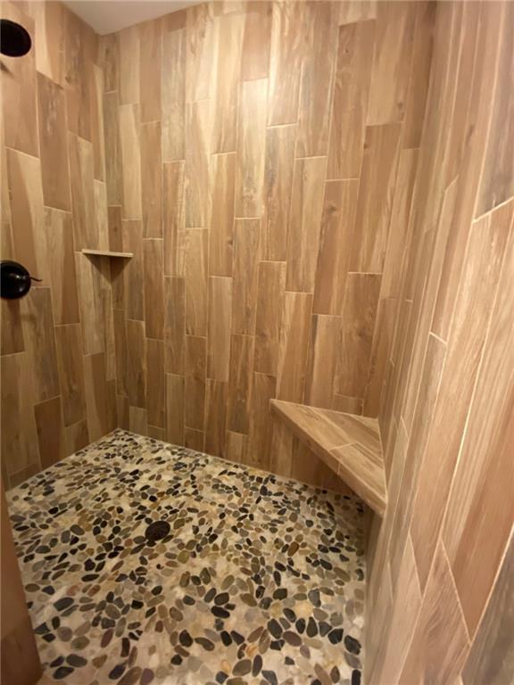 105 Ranch Mountain Court Dahlonega, GA 30533 - Photo 31 of 70 a bathroom with a shower curtain and a curtain