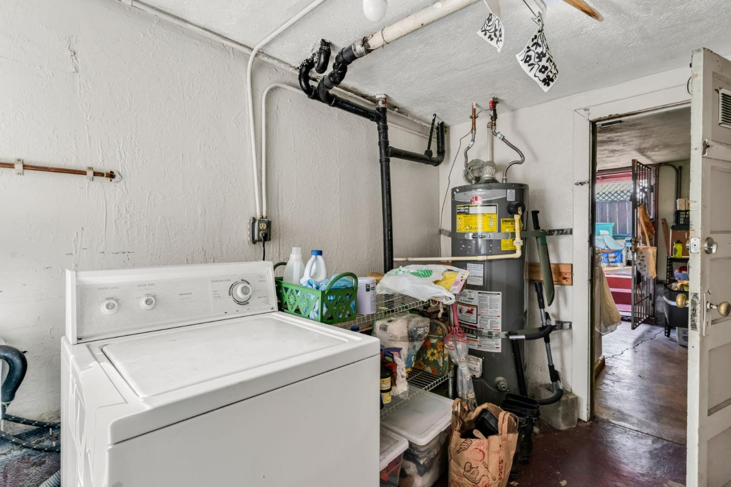 852 58th Street Oakland, CA 94608 - Photo 44 of 64 a utility room with dryer and washer