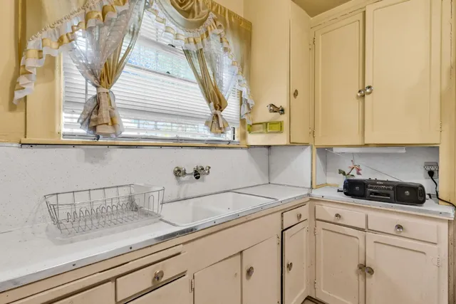 $749,000 | 852 58th Street, Oakland, CA 94608