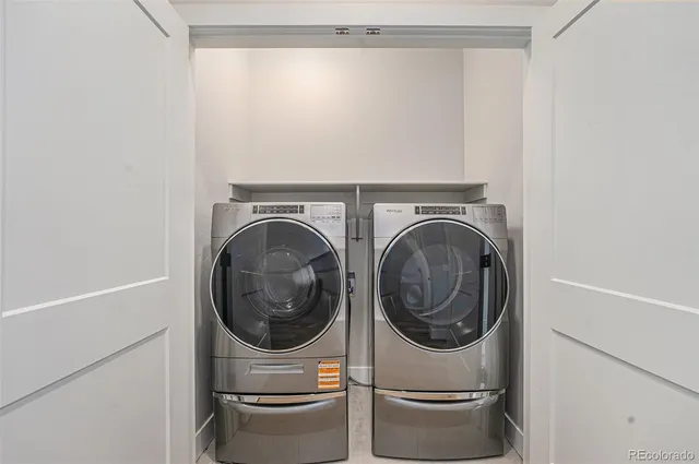 an empty room with a empty space