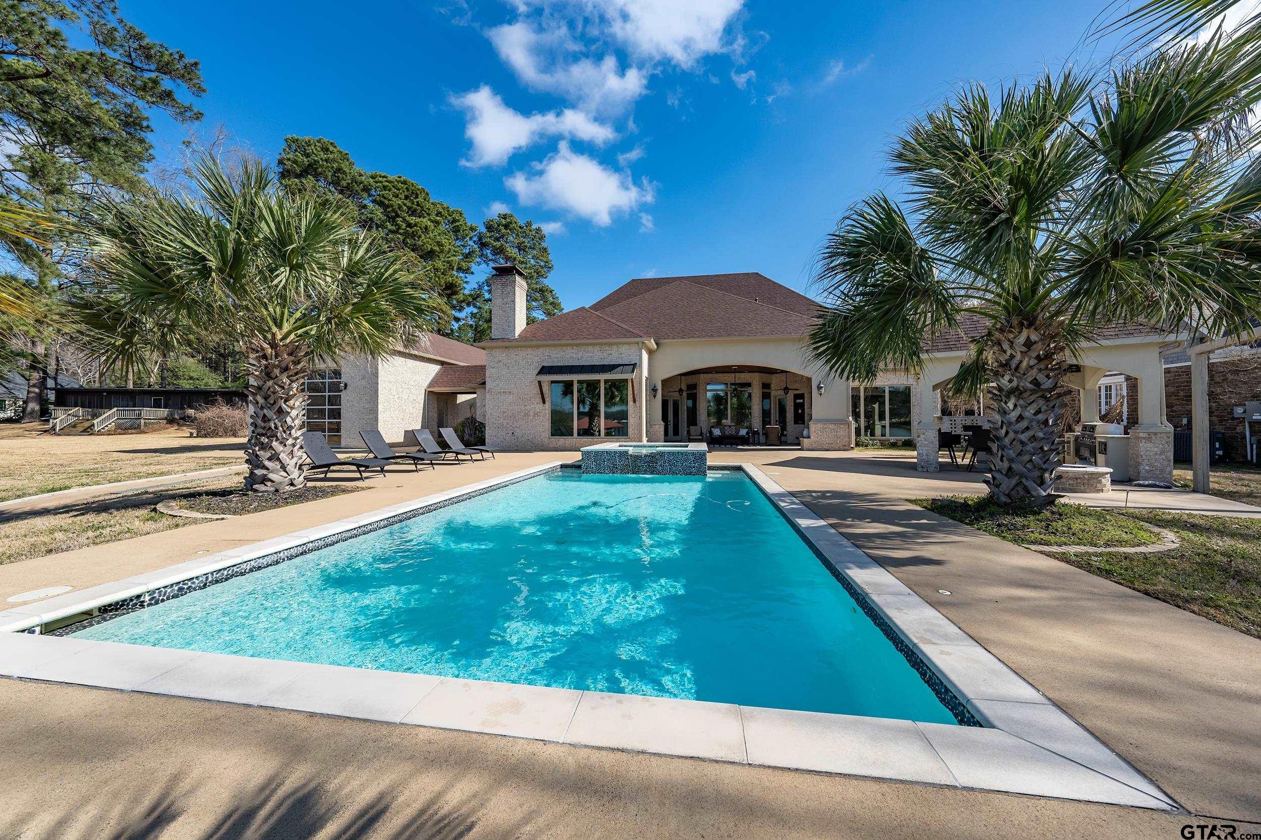 13793 Peninsula Road Whitehouse, TX 75791 - Photo 2 of 48 a front view of a house with garden
