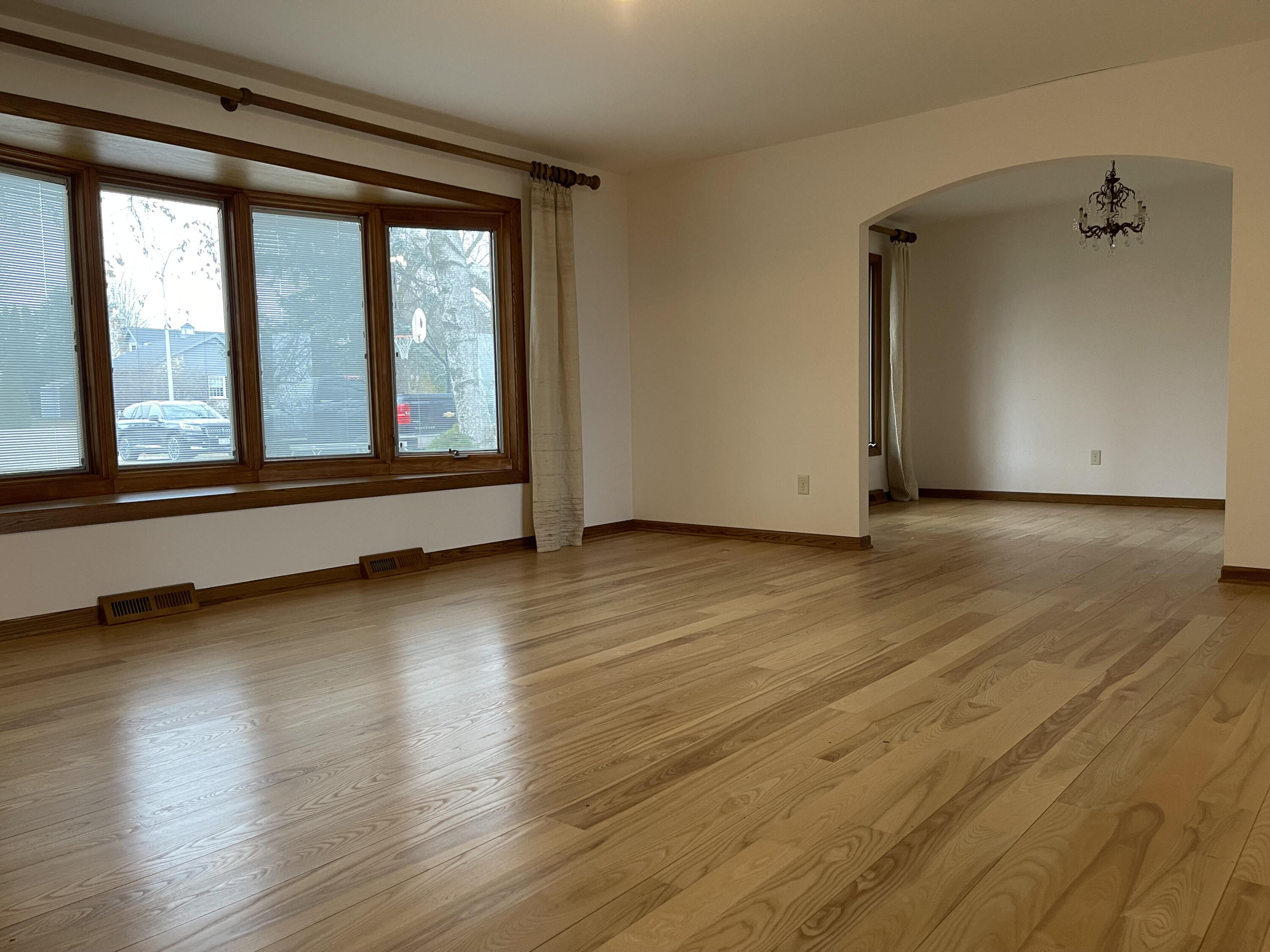 1104 Noridge Trail Port Washington, WI 53074 - Photo 11 of 61 Living Room