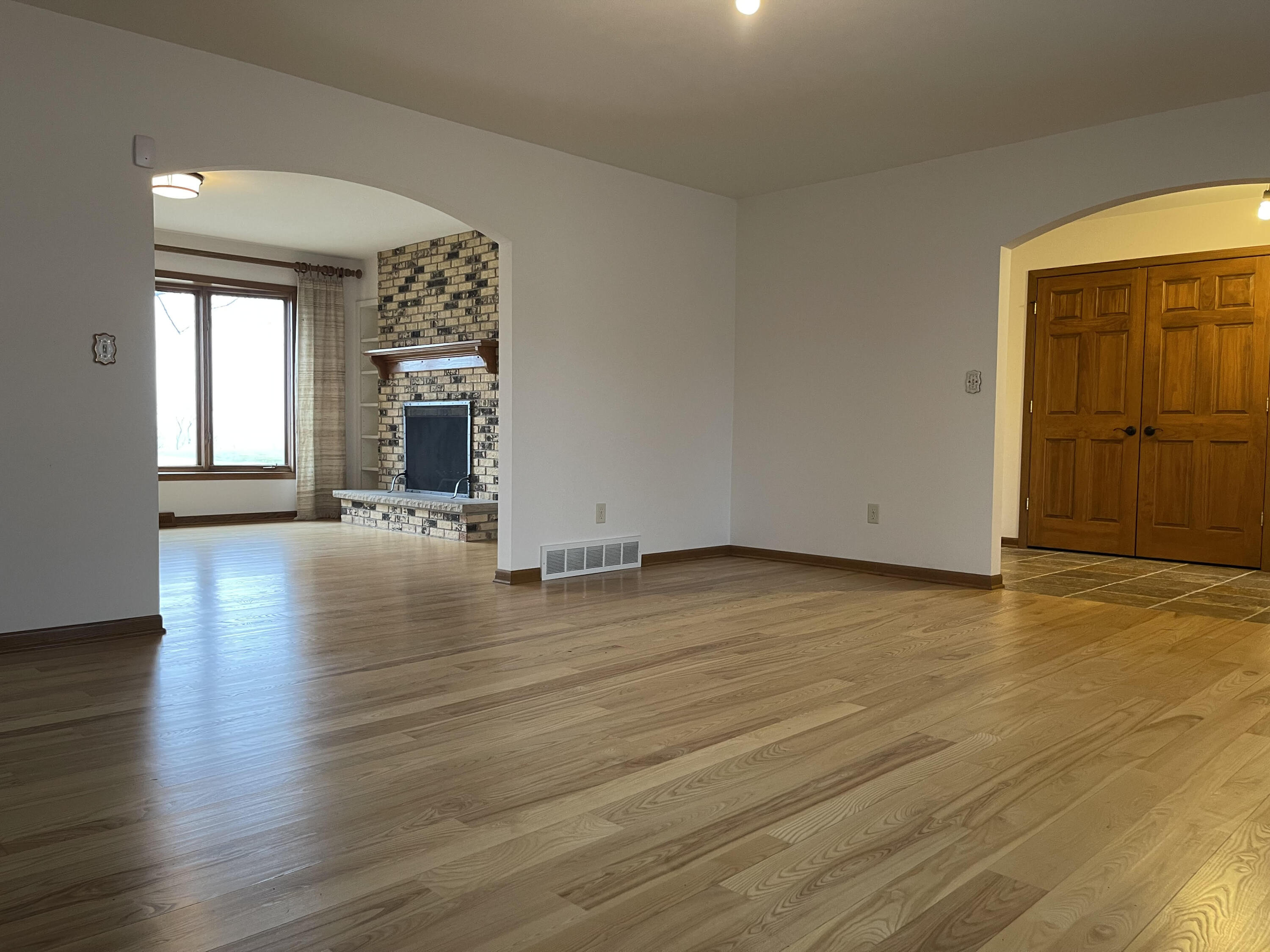 1104 Noridge Trail Port Washington, WI 53074 - Photo 12 of 61 Living Room