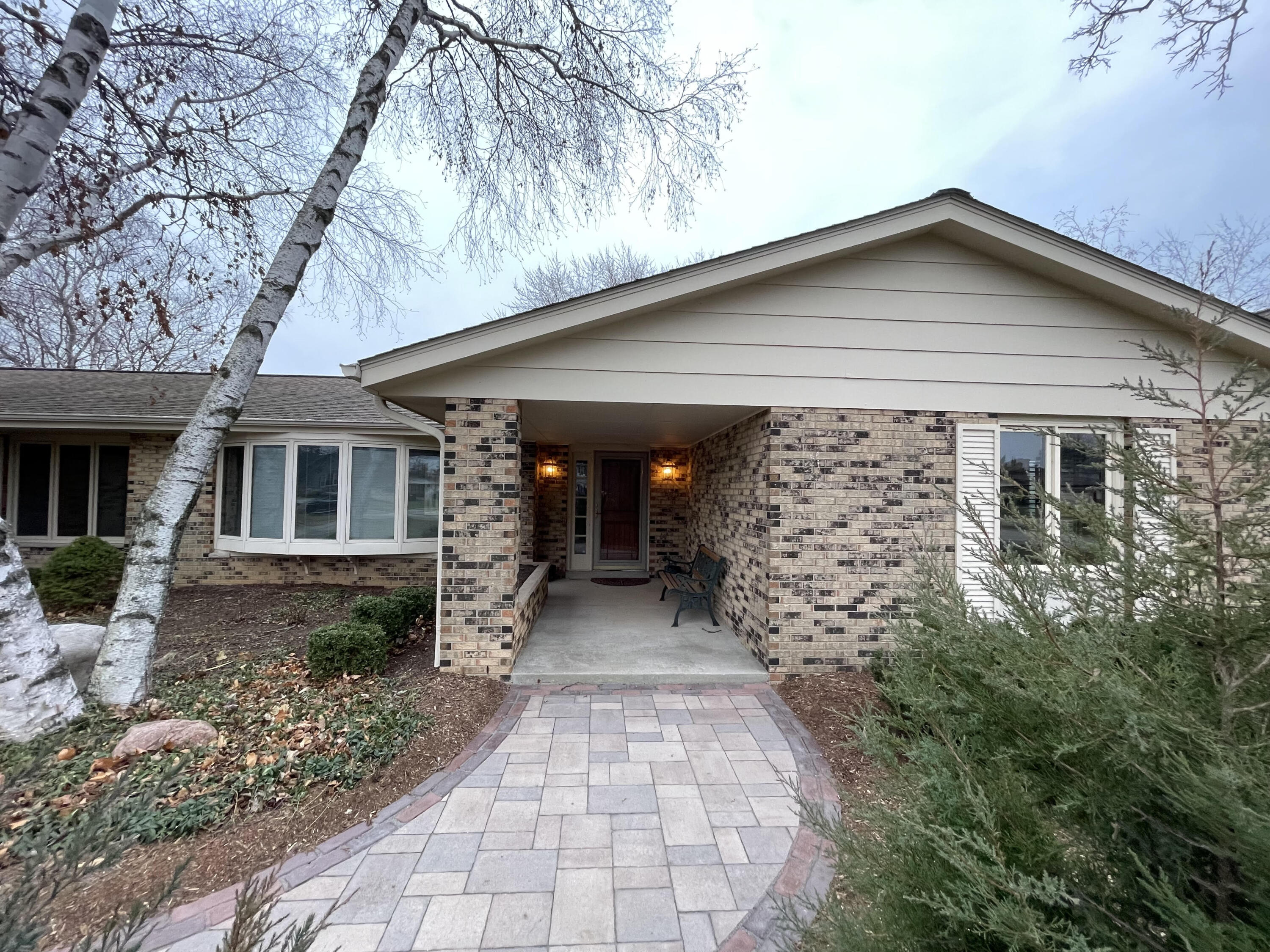 1104 Noridge Trail Port Washington, WI 53074 - Photo 2 of 61 Entry