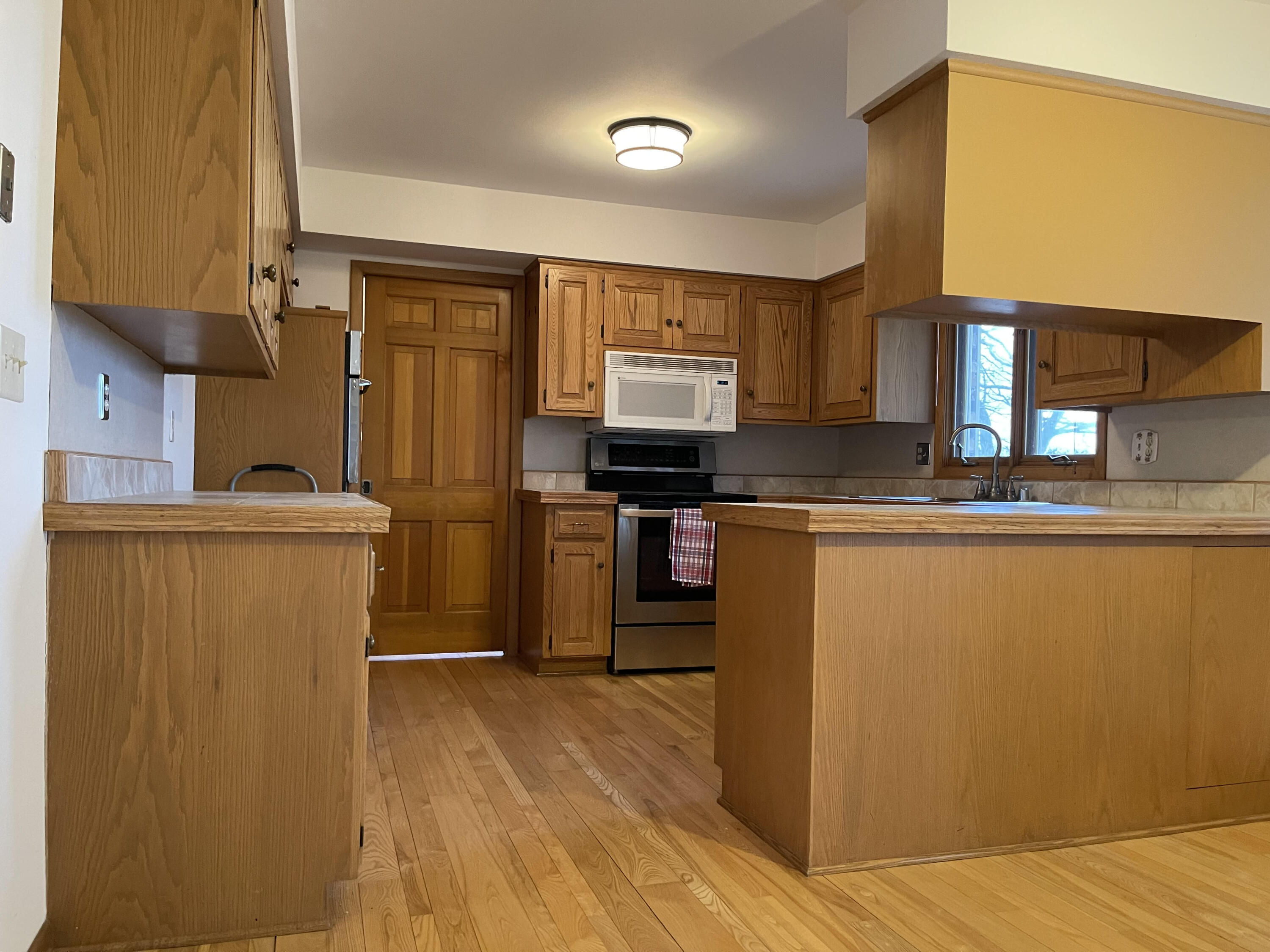 1104 Noridge Trail Port Washington, WI 53074 - Photo 26 of 61 Kitchen