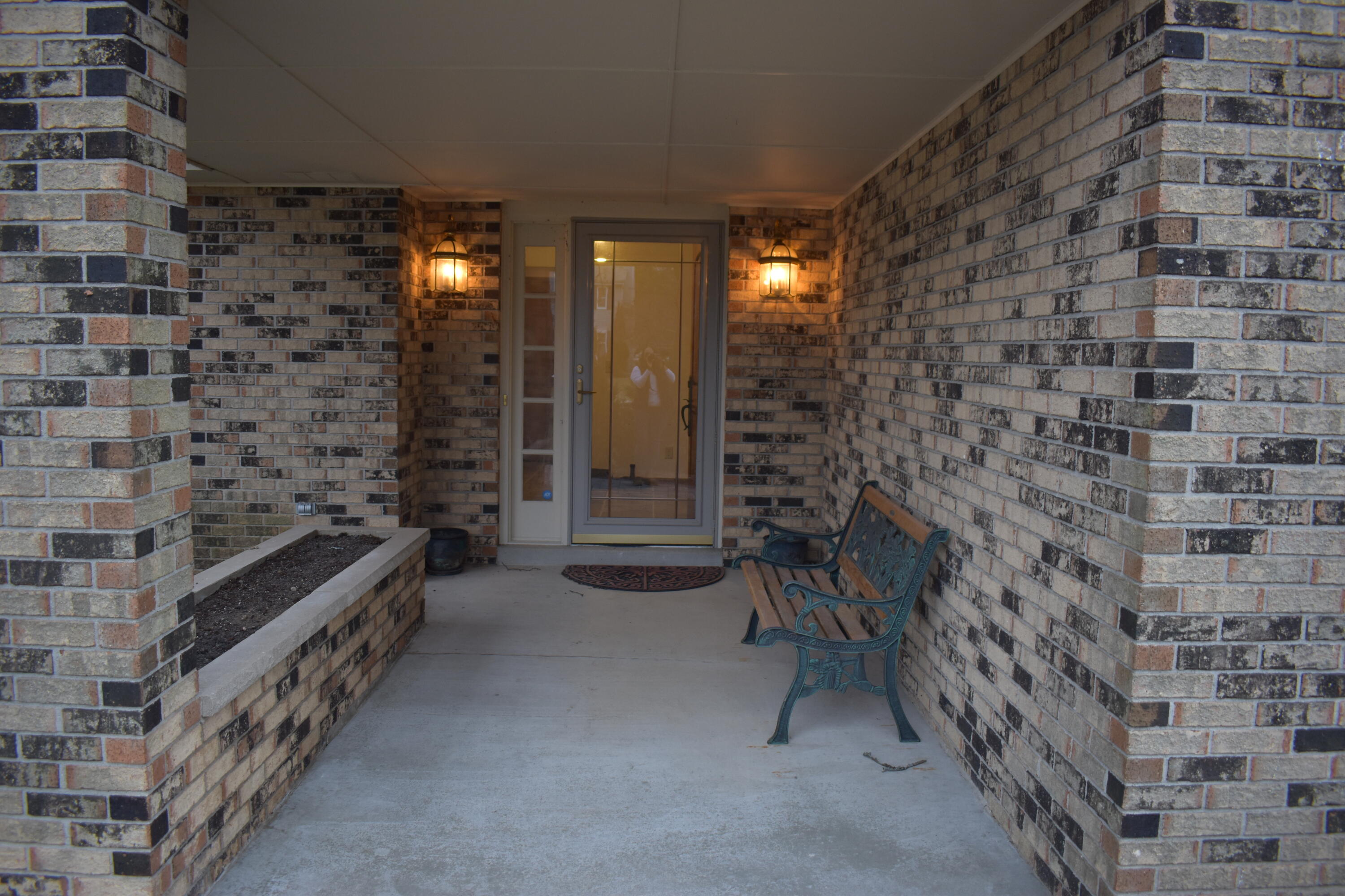 1104 Noridge Trail Port Washington, WI 53074 - Photo 3 of 61 Entry