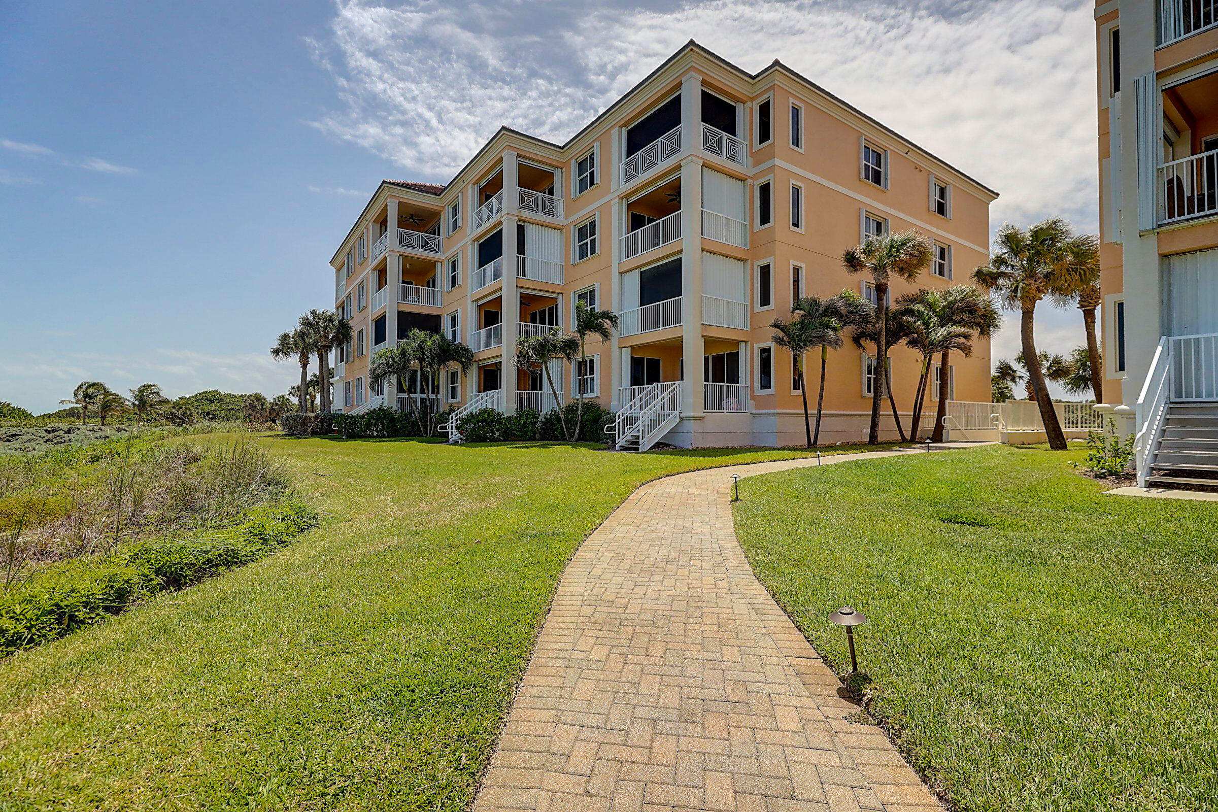 1002 Windward Drive Fort Pierce, FL 34949 - Photo 4 of 122 End unit 1st floor