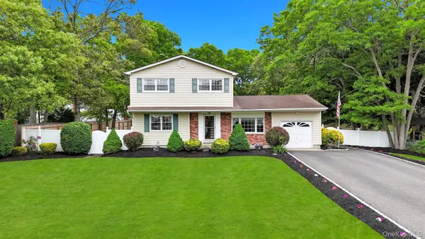 $629,999 | 277 Magnolia Drive, Selden, NY 11784