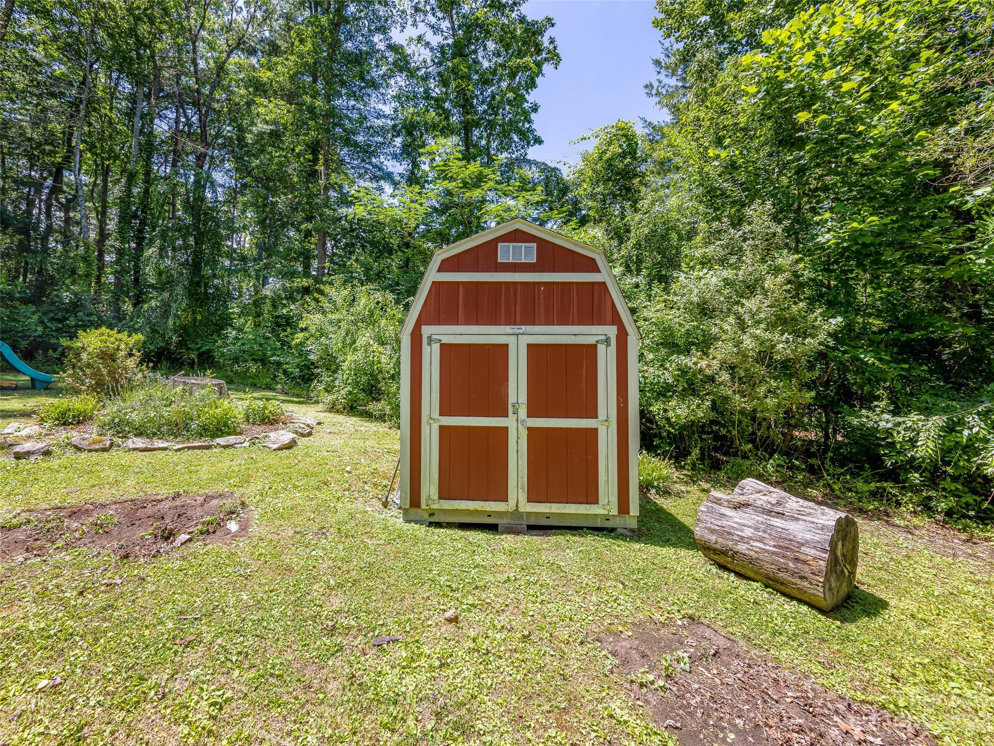 2417 Kanuga Road Hendersonville, NC 28739 - Photo 32 of 39 Gallery Image 32