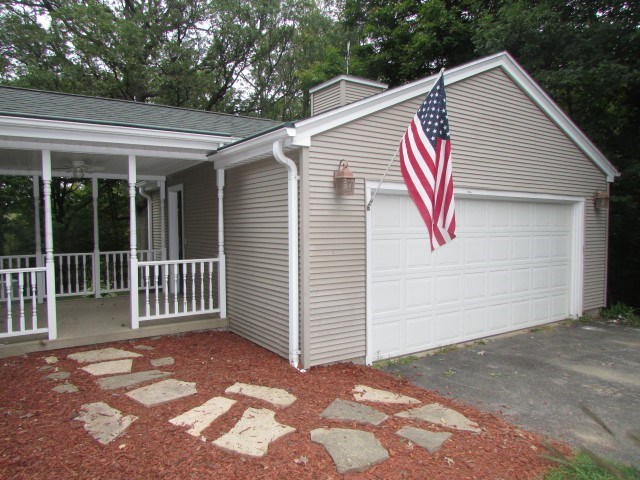 2355 Hollands Grove Road Washington, IL 61571 - Photo 2 of 36 Gallery Image 2