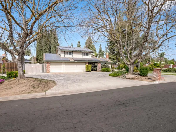 $479,500 | 5197 East Hamilton Avenue, Fresno, CA 93727