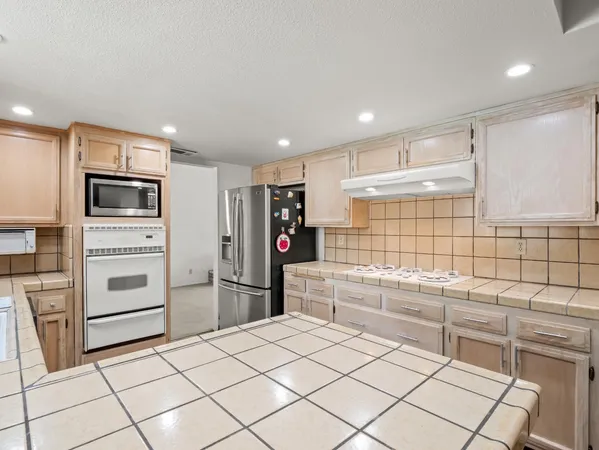 $479,500 | 5197 East Hamilton Avenue, Fresno, CA 93727