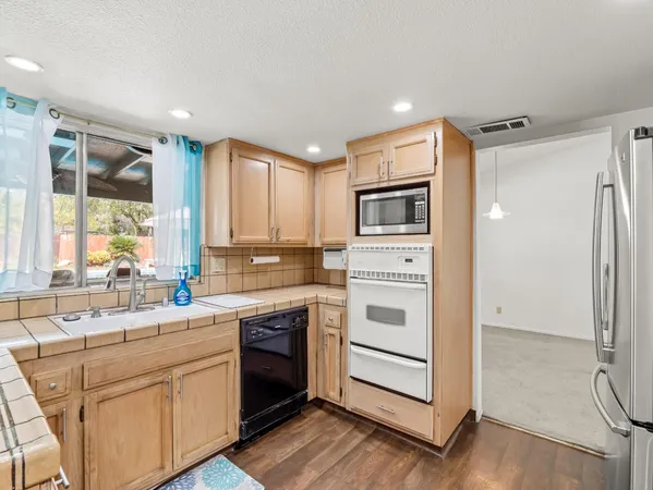 $479,500 | 5197 East Hamilton Avenue, Fresno, CA 93727