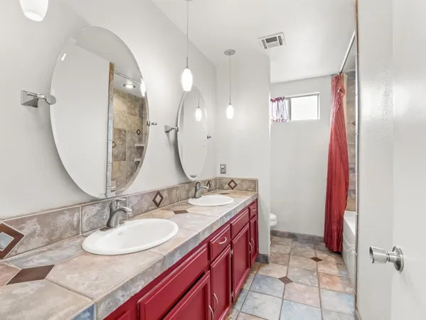 $479,500 | 5197 East Hamilton Avenue, Fresno, CA 93727