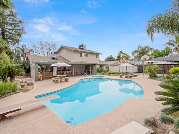 $479,500 | 5197 East Hamilton Avenue, Fresno, CA 93727