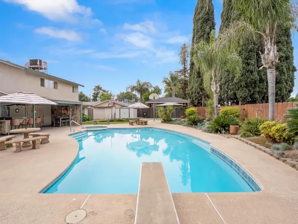 $479,500 | 5197 East Hamilton Avenue, Fresno, CA 93727