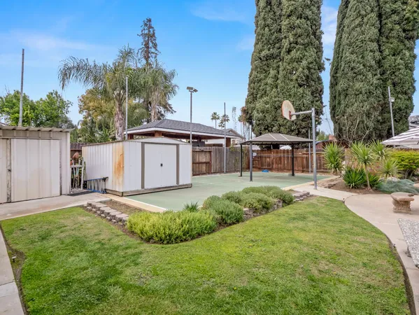 $479,500 | 5197 East Hamilton Avenue, Fresno, CA 93727