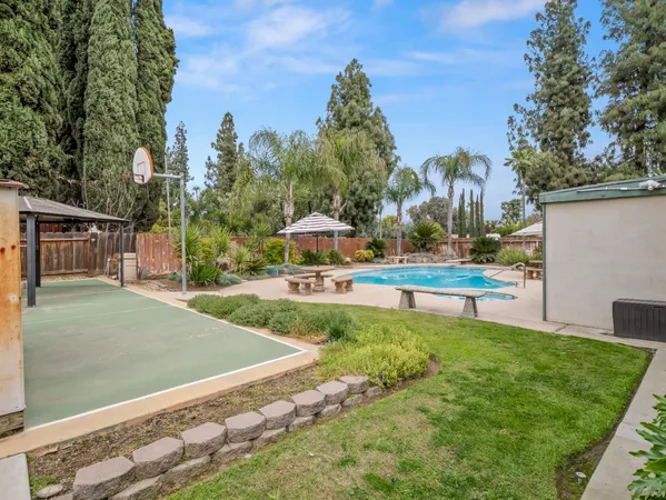 $479,500 | 5197 East Hamilton Avenue, Fresno, CA 93727