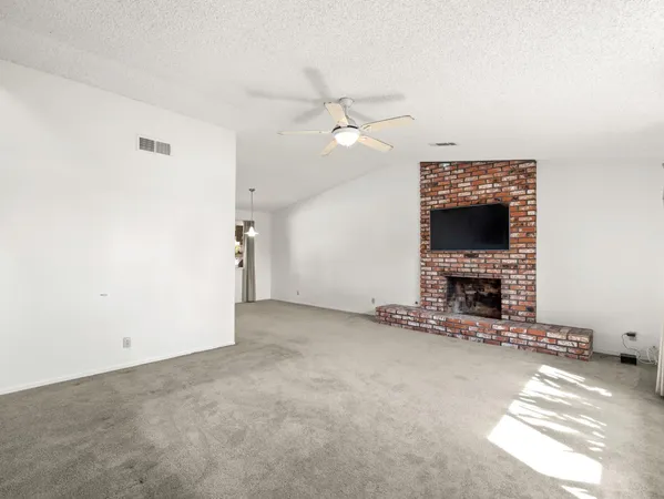 $479,500 | 5197 East Hamilton Avenue, Fresno, CA 93727