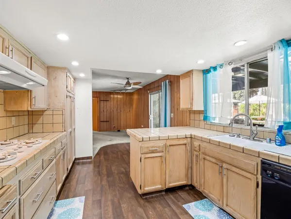 $479,500 | 5197 East Hamilton Avenue, Fresno, CA 93727