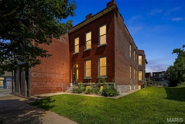 $399,999 | 4249 Arco Avenue, St. Louis, MO 63110