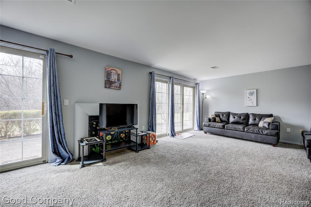 6255 Celeste Road West Bloomfield, MI 48322 - Photo 35 of 50