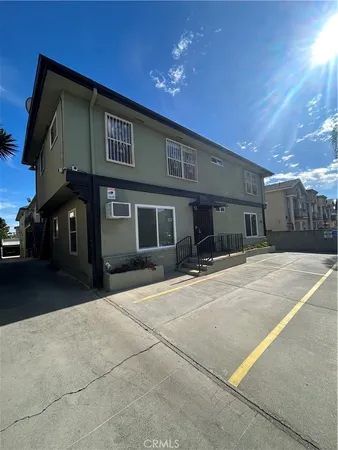 a house view with a outdoor space