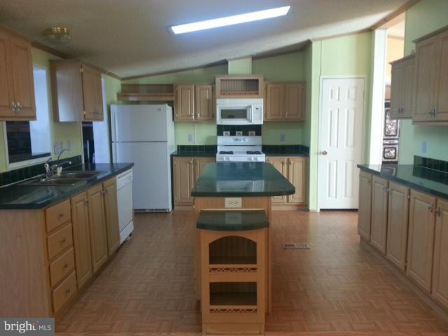 7415 Carver Road Gainesville, VA 20155 - Photo 3 of 15 Kitchen