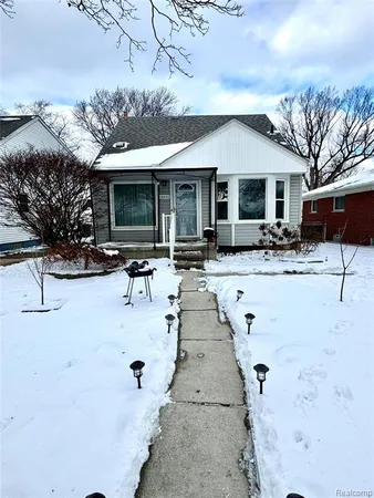$1,800 | 24442 Union Street, Dearborn, MI 48124