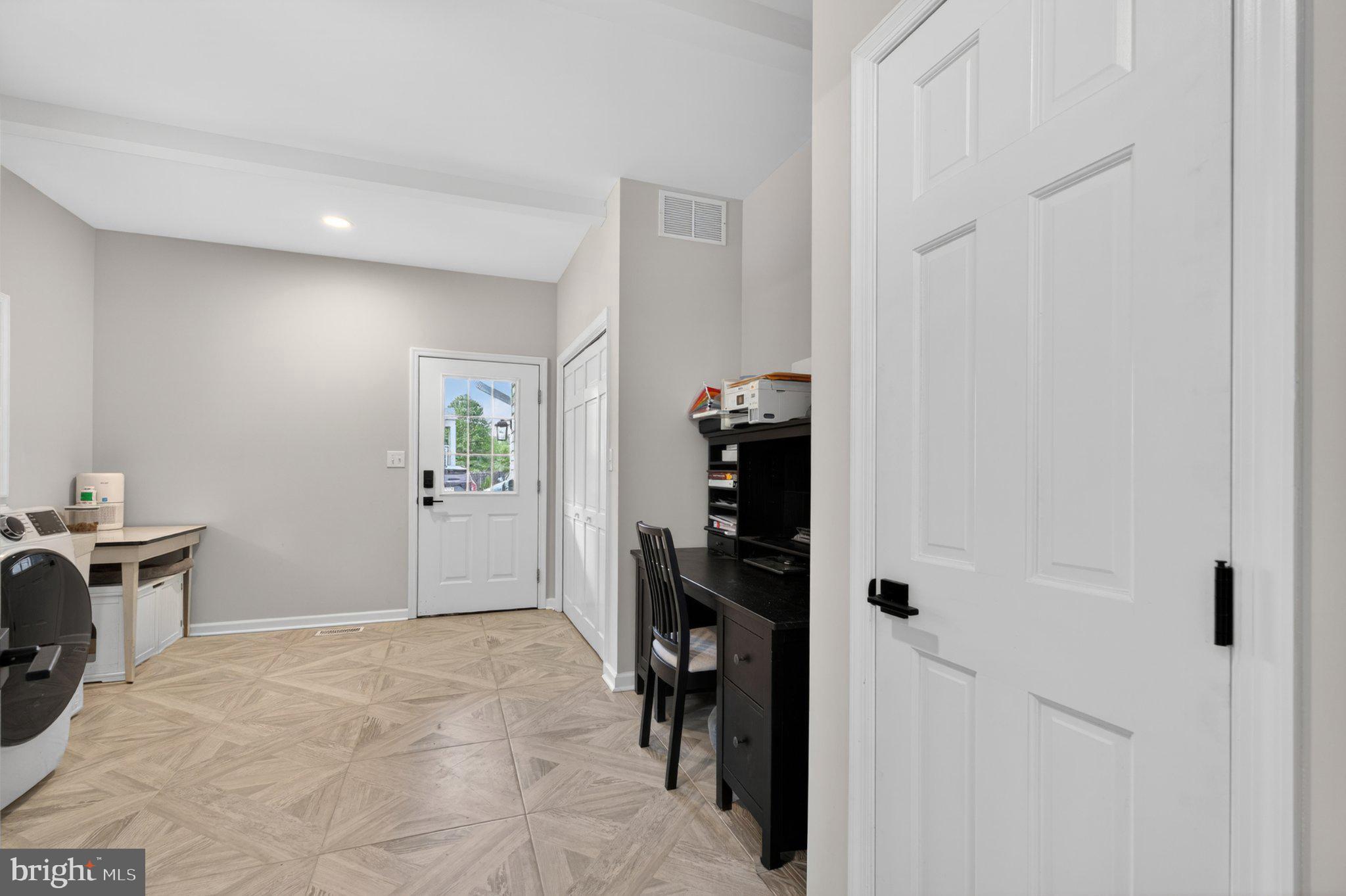 836 Hardingville Road Monroeville, NJ 08343 - Photo 15 of 57 Mud room with laundry/office area.