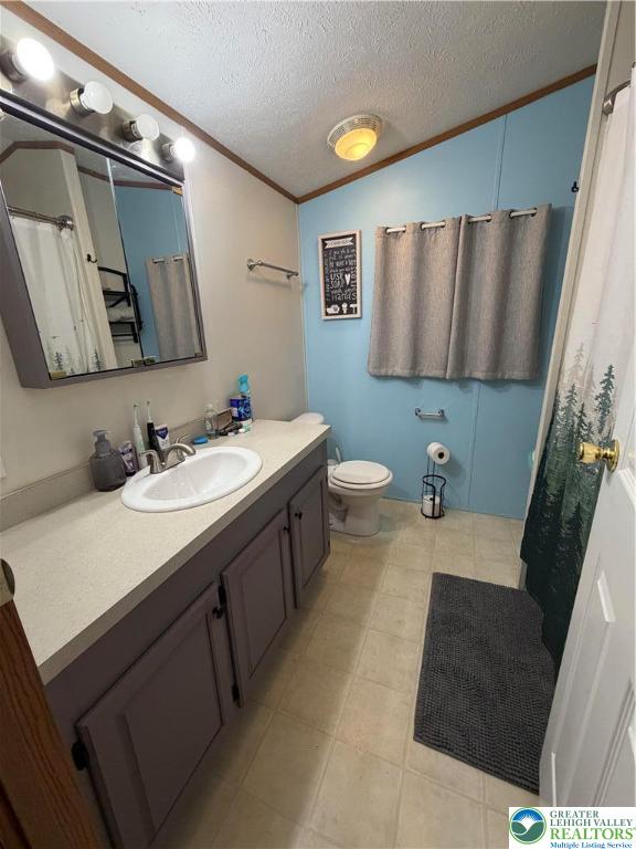 6318 Lamar Court Slatington, PA 18080 - Photo 15 of 18 a bathroom with a sink and a mirror