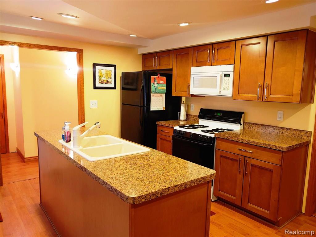 38915 Wade Road Romulus, MI 48174 - Photo 4 of 24