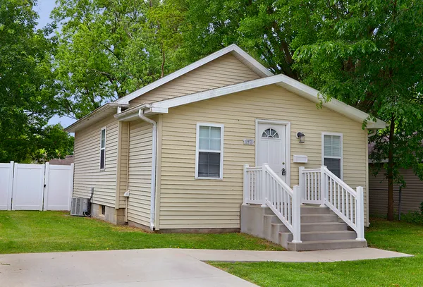 $155,000 | 125 Prairie Street, Ottawa, IL 61350
