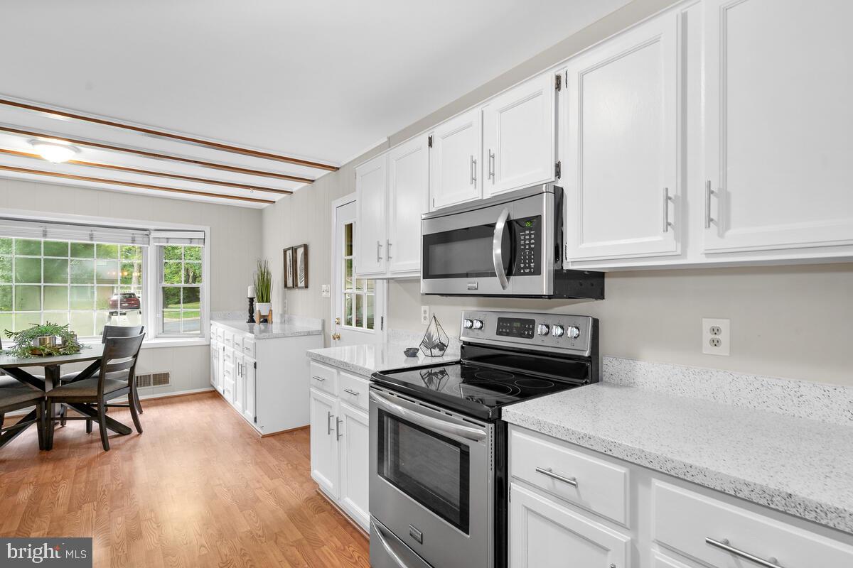 903 Leverton Road Rockville, MD 20852 - Photo 12 of 56 Kitchen and eat-in area