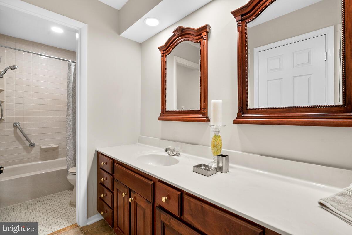 903 Leverton Road Rockville, MD 20852 - Photo 25 of 56 Ensuite bath