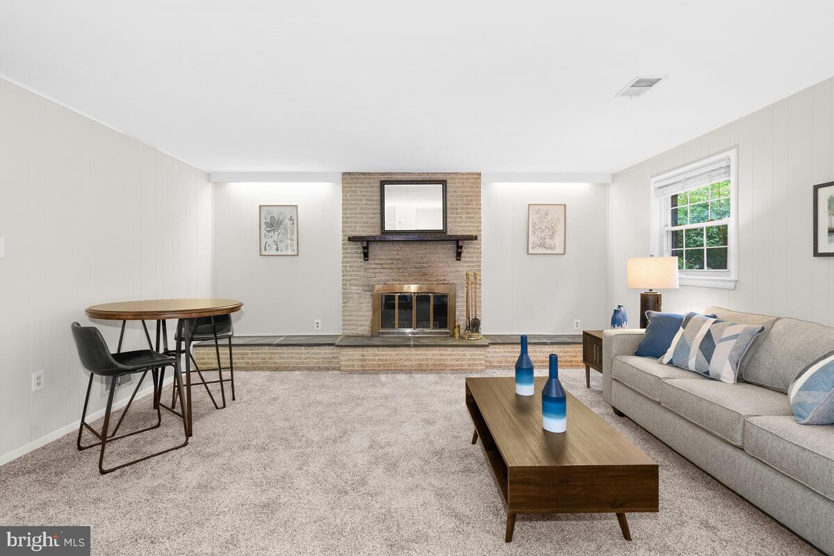 903 Leverton Road Rockville, MD 20852 - Photo 33 of 56 Spacious Familyroom