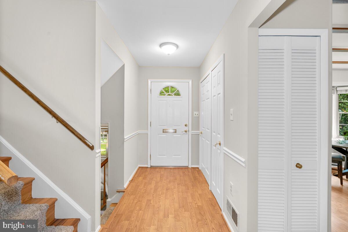 903 Leverton Road Rockville, MD 20852 - Photo 5 of 56 Entryway
