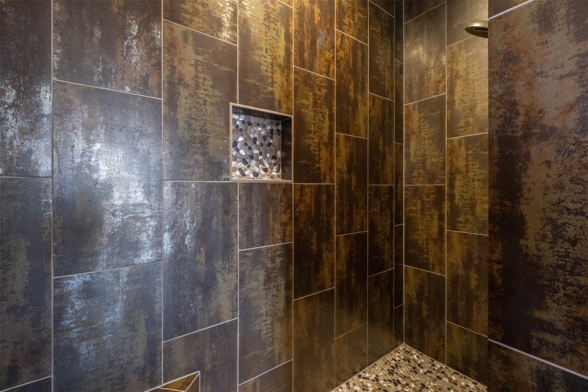 4707 Leslie Avenue, Unit A Austin, TX 78721 - Photo 21 of 24 Bathroom view of tiled shower