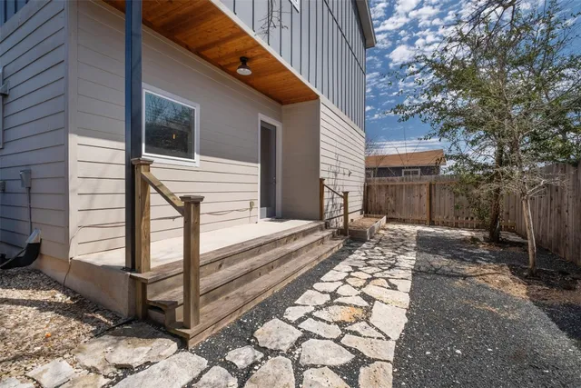 $2,800 | 4707 Leslie Avenue, Unit A, Austin, TX 78721