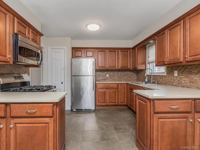 $3,000 | 45 Emerson Street, Yonkers, NY 10704