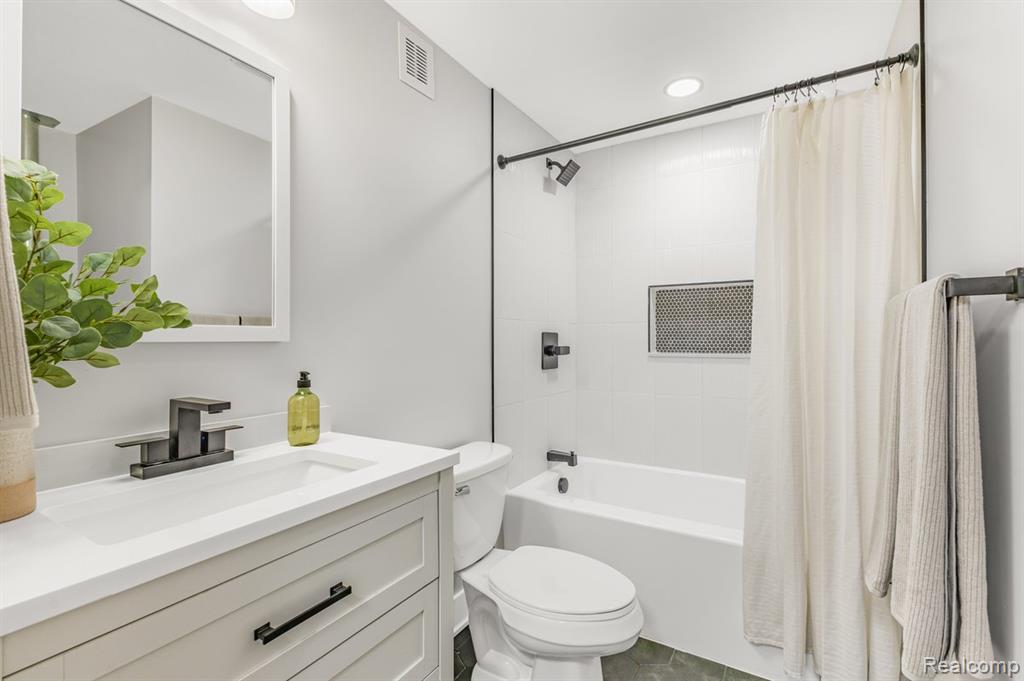 237 Union Drive Rochester Hills, MI 48307 - Photo 26 of 36