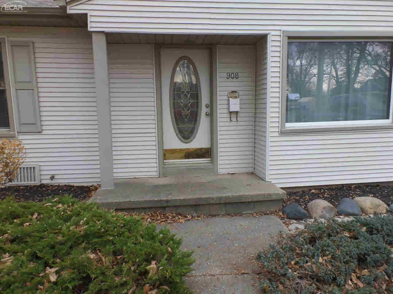 908 West Silver Lake Road Fenton, MI 48430 - Photo 15 of 30 21393091-14.JPG