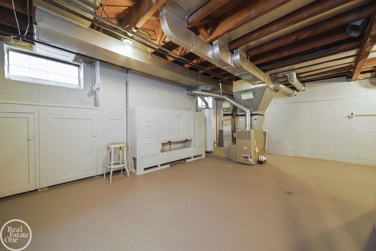 466 Moran Road Grosse Pointe, MI 48236 - Photo 24 of 33 50040172-23.JPG
