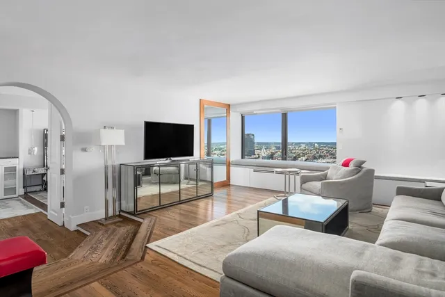 $1,095,000 | 65 East India Row, Unit PHC, Boston, MA 02110